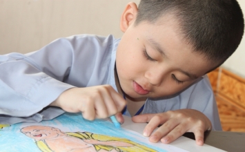 Gieo duyên Phật pháp cho con